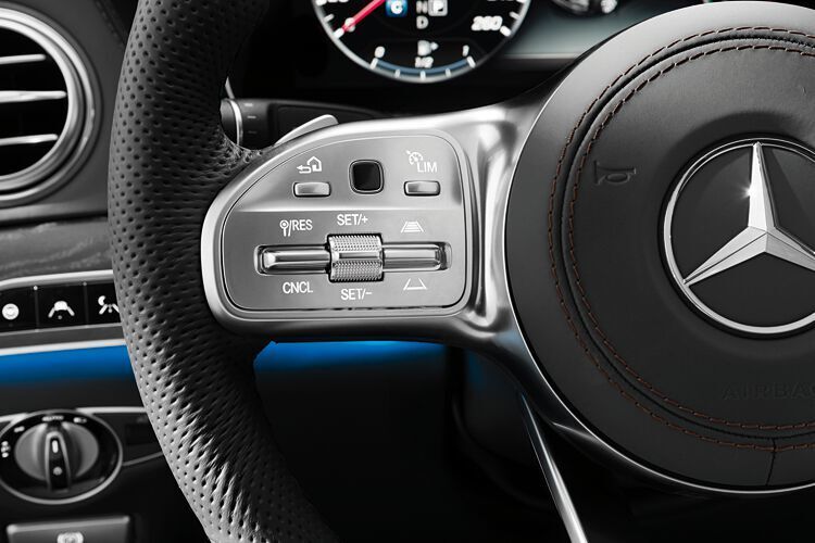 Touch Controls im Lenkrad ermöglichen das Ansteuern diverser Funktionen. (Daimler)