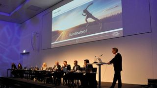 Die Jahreshauptversammlung des Nissan-Partnerverbands am 23. November stand unter dem Motto „Durchhalten“. (Simon/»kfz-betrieb«)