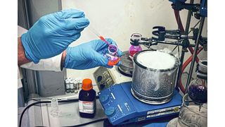 Mit der neuen Methode zur Umwandlung von Methylaminen können komplexe Verbindungen unter einfachen Bedingungen hergestellt werden. (Bild: Uroš Vezonik)