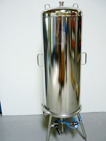 Module and depth filter housing with hygienic clamping unit (Sommer & Strassburger)