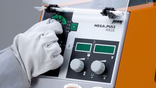Die neue Mega Puls Focus mit fünf integrierten Schweißprozessen für alle Anwendungen und Materialien. (Bild: Rehm)