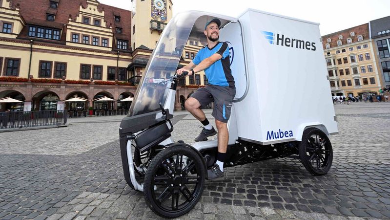 E-Lastenräder wie hier das von Hermes eingesetzte Modell von Mubea sollen den Lastverkehr in Städten umweltfreundlicher machen.(Bild:  Hermes)