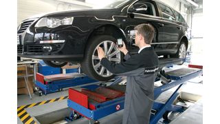 Die Daten aller in Deutschland durchgeführten Hauptuntersuchungen sammelt, speichert und wertet die Fahrzeugsystemdaten GmbH in Radeberg aus. (Bild: FSD)