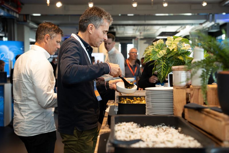 Bei der CCX kamen die Teilnehmer auch kulinarisch auf ihre Kosten. (Bild: Vogel IT-Akademie)