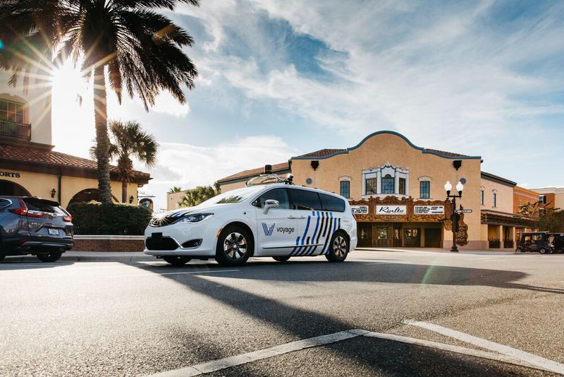 Der Verkehr in der Rentnerstadt „The Village“ ist überschaubar. Autonome Autos werden gern als Mobilitätsprojekt für die Generation Internet beworben. Ihre naheliegendste Zielgruppe ist aber eine ganz andere, nämlich Senioren. Der Verkehr in The Villages ist übersichtlich (Voyage)