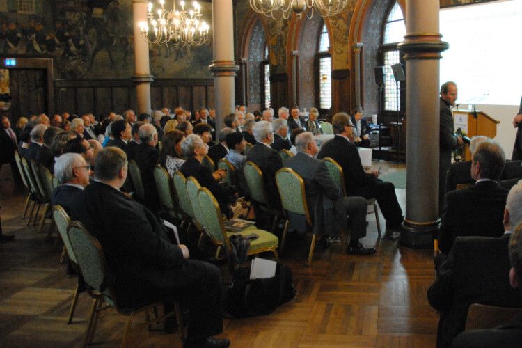 Volle Reihen: Prominente Gäste aus Politik und Wirtschaft kamen zur Verabschiedung von Ernst-Robert Nouvertné. (Foto: Baeuchle)