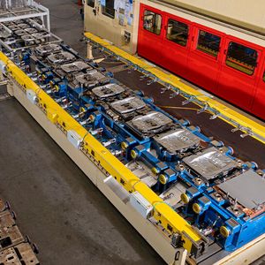 Großserienfertigung: Im Bereich Metallumformung produziert Craemer mit Folgeverbund- oder Transferwerkzeugen (im Bild) auf Pressen mit Tischlängen von bis zu acht Metern.(Bild:  Craemer Gruppe)