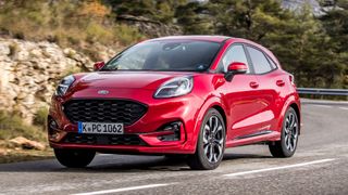 Für die deutschlandweit rund 3.000 zurückgerufenenen Neu-Exemplare des Ford Puma gibt es ein wichtiges Softwareupdate. (Bild: Ford)