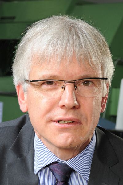 Prof. Wolfgang Hintze merkt an: „Die smarte Nietbohrkontrolle kann nicht nur den Flugzeugbau verändern, sondern auch andere Branchen, bei denen mithilfe von Niet- oder Schraubverbindungen montiert wird, wenn dafür Bohrungen nötig sind.“ (IPMT HH)
