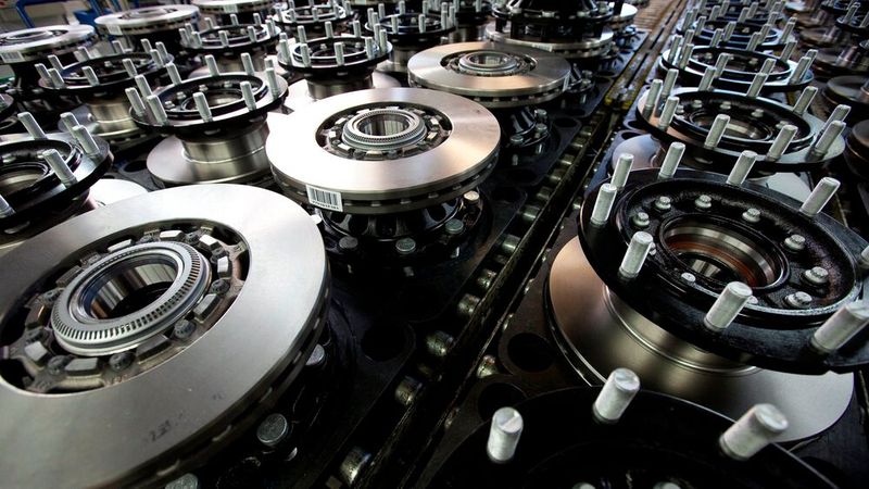 SAF Holland fertigt unter anderem Bremsscheiben und Achsköpfe für Nutzfahrzeuge.(Bild:  SAF Holland)