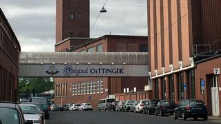 Oettinger will Vergünstigungen streichen, die Gewerkschaft NGG will das nicht akzeptieren. (Bild: Oettinger Brauerei )