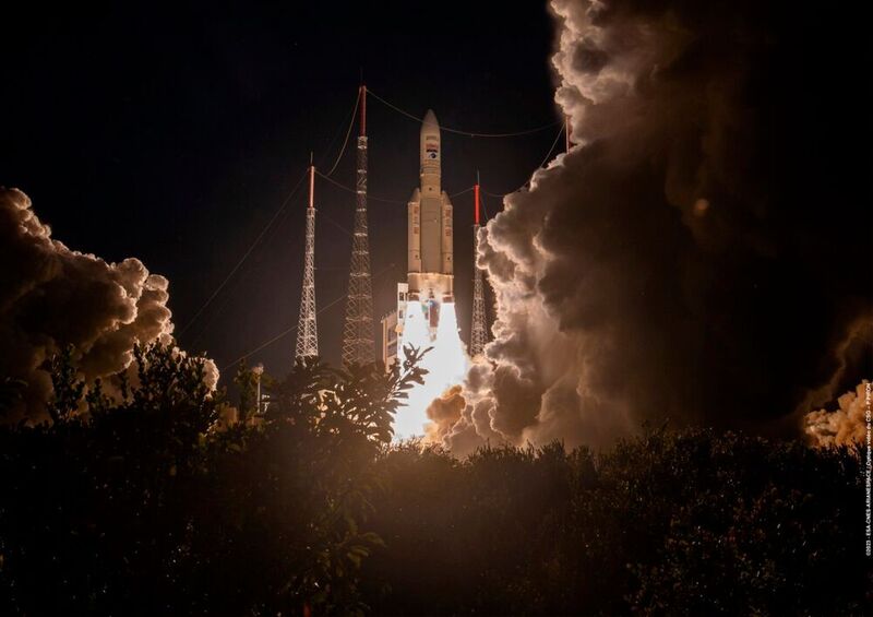 Erfolgreicher Start einer Ariane 5 Trägerrakete.