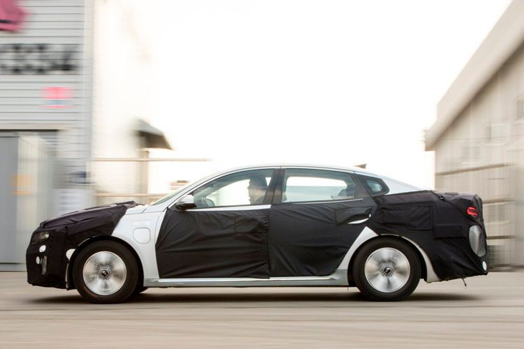 Die Batterie reicht für mehr als 40 Kilometer rein elektrisches Fahren. (Foto: Kia)