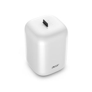 Auf der Oberseite findet der Anwender einen SD-Card-Reader und vier LEDs, die den Status der WLAN-Verbindung sowie der drei HDD-Slots anzeigen.