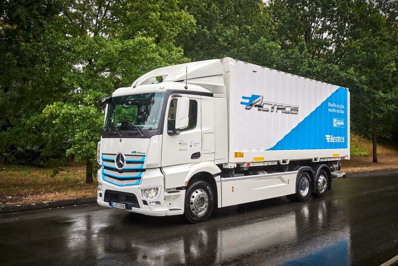 Angetrieben wird der E-Actros von zwei Elektromotoren mit jeweils 125 kW/170 PS. (Mercedes)
