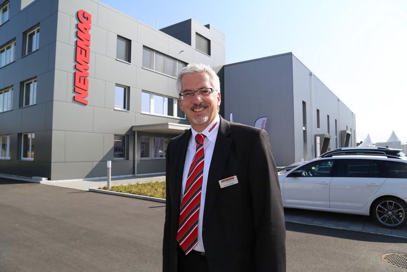Eröffung des neuen Newemag-Firmengebäudes im März 2014 bei der Newemag AG in Eschenbach (LU). (Bild: Matthias Böhm)