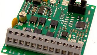 Das frei programmierbare Ansteuermodul kann zwei unabhängige Magneten beliebiger Bauform ansteuern oder als Motorsteuerung mit rechts-links-Lauf arbeiten. Bild: Tremba (Archiv: Vogel Business Media)