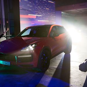 (Porsche)