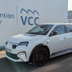 Die Alpine A290 ist der sportliche Zwilling des Renault R5.(Bild:  Simon – VCG)
