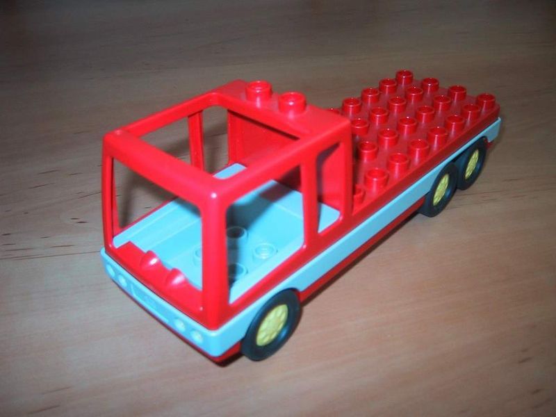 3 Zum Spielen: Spielzeugfahrzeuge von Lego. (Archiv: Vogel Business Media)