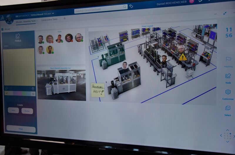 Das digitale Kanban-Board bei Dassault Systèmes macht digitale Daten aus der Fabrik für den Mitarbeiter in der Fertigung sichtbar. (Stefanie Michel)