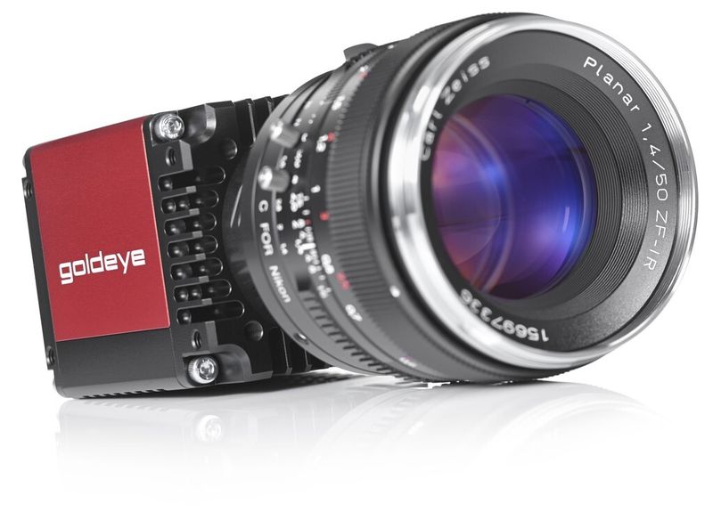 Die neue SWIR-Goldeye-Infrarotkamera von Allied Vision Technologies verfügt über eine aktive Kühlung mit eingebautem Peltier-Modul (Thermo-Electric Cooling). Diese sorgt für eine Reduktion des Dunkelstroms und rauscharme Bilder. Ausgeklügelte Bildoptimierungsalgorithmen zur Korrektur von Defektpixeln und InGaAs-typischer Inhomogenität sind für eine überragende Bildqualität verantwortlich. (Bild: AVT)