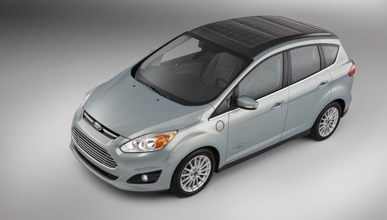 Das Solardach des Ford C-Max Solar Energi Concept liefert Strom zum Laden der Akkus. (Bild: Ford)