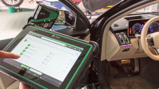 Hella Gutmann stellt auf der Automechanika für seinen Tester Mega Macs X unter anderem die neue Funktion „Automatisierte Diagnose“ vor. (Bild: Gutmann)
