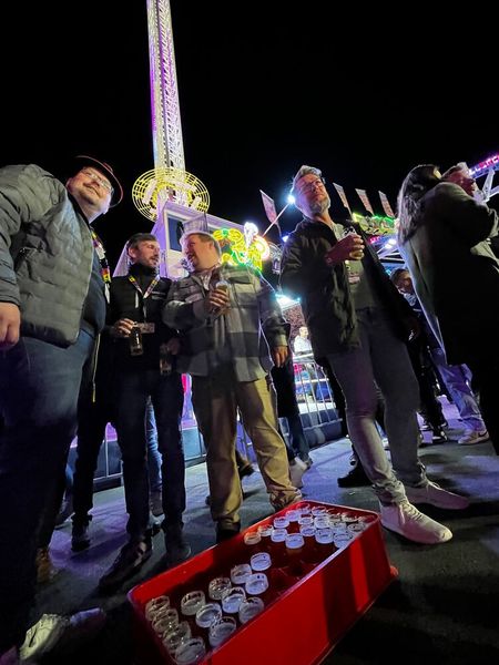 Eins ist auf der Kirmes sicher: Verdursten tut keiner! (Bild: Vogel IT-Medien GmbH)