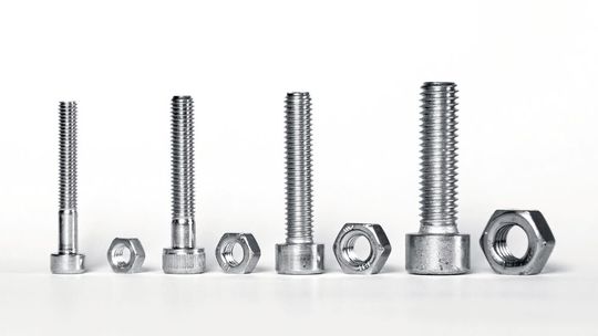 Eine DIN-Norm existiert in Deutschland zum Beispiel für Schrauben.(Bild:  © Picture by JOGI - stock.adobe.com)