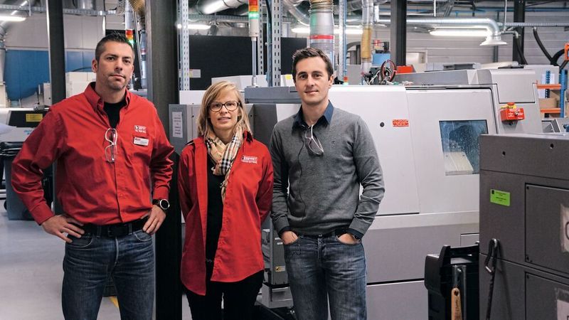 Von links nach rechts: Sébas­tien Cain vom Esprit-Händler Usin’concept, Hélène Horent von DP Technology und Fabien Guillaume, Methodenmanager bei Rescoll Manufacturing. (Esprit)