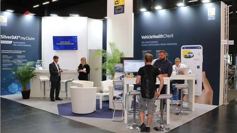 Schnelle und sicher Schadenkalkulation und -bewertung ermöglichen die DAT-Programm, die den Kunden individuell vorgeführt wurden. (Bild: Klasing)