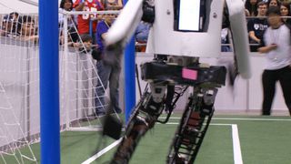 WM-Sieger im Roboterfussball ist das Team „Nimbro“ aus Bonn. Neuester Zugang in der Bonner Mannschaft: der humanoide Roboter „Copedo“. (Bild: Igus)
