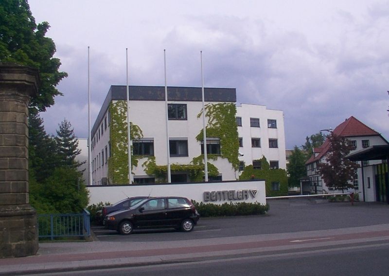 Top Praktikum 2015 unter den Fahrzeugbauern und -zulieferern: Benteler-Gruppe. Das Foto zeigt die Hauptverwaltung in Schloss Neuhaus. (Bildquelle: Wikimedia Commons, ludger1961, CC BY-SA 3.0)
