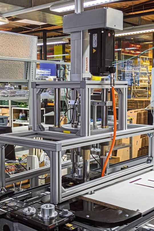 Variantenfertigung von Drehgebern bei Sensata: Das Smart Function Kit für Pressen senkt die Kosten für Engineering, Inbetriebnahme und Qualitätssicherung. Variantenfertigung von Drehgebern bei Sensata: Das Smart Function Kit für Pressen senkt die Kosten für Engineering, Inbetriebnahme und Qualitätssicherung.