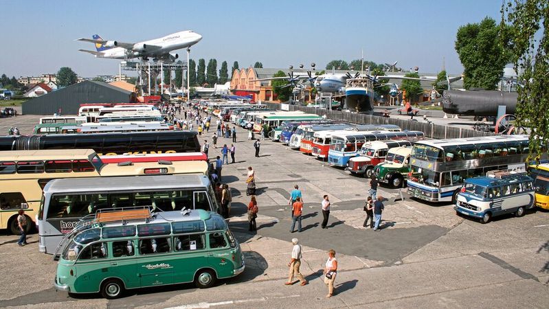 Beim 6. Europatreffen vor spektakulärer Kulisse haben die Besucher der Technikmuseen Sinsheim und Speyer die Gelegenheit, zahlreiche historische Omnibusse live zu erleben. Beim 6. Europatreffen vor spektakulärer Kulisse haben die Besucher der Technikmuseen Sinsheim und Speyer die Gelegenheit, zahlreiche historische Omnibusse live zu erleben.