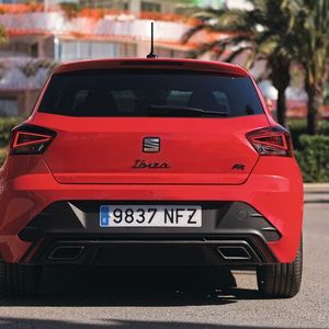 Speziell am Heck erkennt man das Facelift kaum. Nur ein paar Applikationen sind neu.(Bild:  Seat)