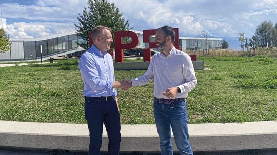 Christian Haltiner, Managing Director Dassault Systèmes Schweiz et XCom Eurocentral (à gauche), et Stefan Arnet, Lead Buyer Switch.(Source :  Dassault Systèmes)