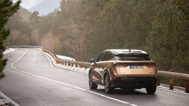 Preisgünstig ist der Nissan nicht: Das Einstiegsmodell ist ab 47.500 Euro erhältlich. (Bild: Nissan)