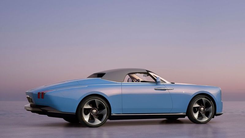 Die Schokoladenseite ist natürlich das elegant gestreckte Boattail-Heck. (Bild: Rolls-Royce)