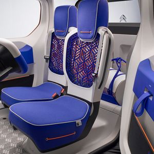 Der Innenraum der Studie ist zunächst spartanisch eingerichtet.(Bild:  Citroën)