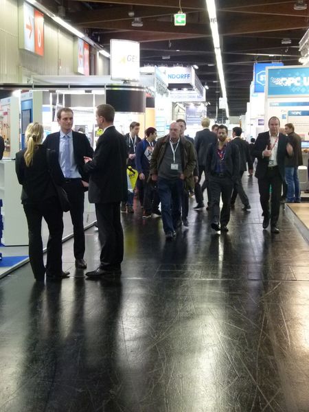 Zum 25. Messe-Jubiläum strömten 56.787 Besucher durch die 14 Hallen, in denen insgesamt 1.602 Aussteller ihre Produkte und Lösungen der Automatisierungsbranche präsentierten. Im Kongresszentrum der SPS IPC Drives fanden zudem verschiedene Veranstaltungen statt. Dieses Angebot nahmen 253 Teilnehmer wahr.  (Bild: VBM)