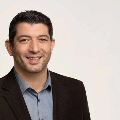 Der Autor: Rechtsanwalt Johannes M. Holz, LL.M., ist Partner bei Rödl und Leiter der Praxisgruppe Technologie & Daten sowie Co-Leiter der International Group Tech & Data. Er berät umfassend im IT-, Datenschutz-, Daten- und KI-Recht mit Schwerpunkt auf der Strukturierung und Begleitung komplexer IT-Projekte. Als Fachanwalt für Informationstechnologierecht und zertifizierter Datenschutzbeauftragter verbindet er juristische Beratung mit technischem Projektverständnis – von Vertragsgestaltung und AGB bis zu Projektkonflikten und streitigen Auseinandersetzungen. (Bild: Rödl)