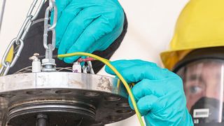 Prüfstand auf dem Testgelände Technische Sicherheit der BAM in Brandenburg: Eine Lithium-Ionen-Batterie wird getestet. (Bundesanstalt für Materialforschung und -prüfung)