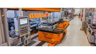 Automatisches Einbringen des Werkzeuges in das Presswerk. (Bild: Genkinger)