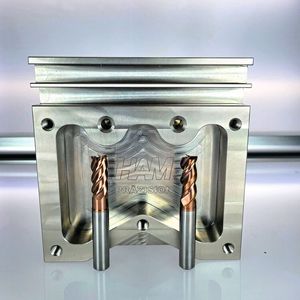 Titanium machining with minimal quantity lubrication using the AerosolMaster from Knoll – the demo part is milled, drilled, reamed, threaded, deburred, engraved... The results – according to HAM – even convince initial skeptics. (Image:HAM)