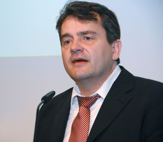„Komplettwerkzeuge tragen zur Energieeffizienz bei der Bohrungsbearbeitung bei“, konstatiert Dr. Dirk Sellmer, Leiter Forschung und Entwicklung der Mapal Dr. Kress KG in Aalen.  (Bild: Kuttkat)