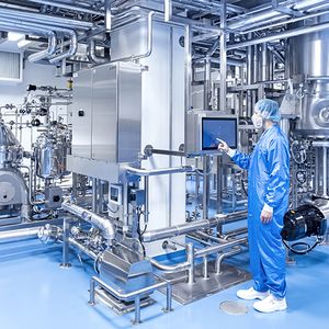 Modulare Automatisierung kann die Systemintegration beschleunigen und gleichzeitig die betriebliche Flexibilität in der pharmazeutischen Produktion erhöhen.(Bild:  ZETA)