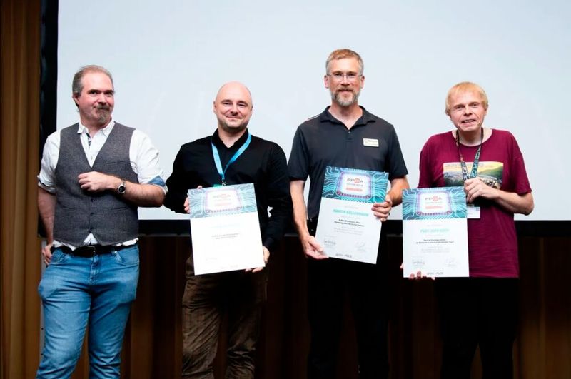 Best Speakers: Erstmals wurden auf der FPGA Conference Europe die besten Referenten des Vorjahres ausgezeichnet (vlnr.: Kamil Rudnicki von Brightelligence, Martin Kellermann von Microchip Technology, und Dr. Dirk Koch von der Universität Heidelberg). (Bild: Tobi Giessen)
