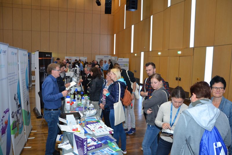 Impressionen der Lab-Supply Münster vom 25. September 2019  Die vorletzte Lab-Supply Messe 2019 fand im Messe und Congresszentrum, Halle Münsterland statt. Impressionen vom Messetag sowie einige Besucherstimmen finden Sie in dieser Bildergalerie. Die nächste Lab-Supply ist am 29. Oktober 2019 in Hamburg. Weitere Infos zu den kommenden Lab-Supply-Messen finden Sie auf www.lab-supply.info.   Lese-Empfehlung: Nachbericht zum erfolgreichen Auftakt der Lab-Supply in Wien. (LABORPRAXIS, C. Lüttmann)